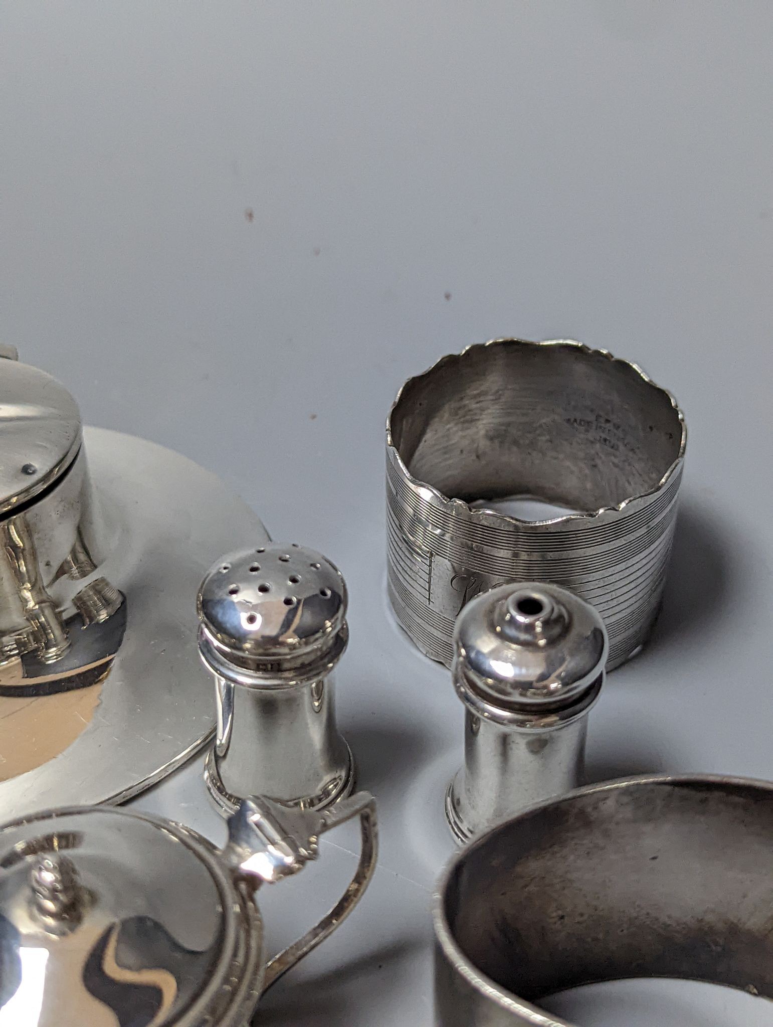 A modern Queens' Silver Jubilee commemorative silver paper knife, 16.9cm, London, 1977, a silver inkwell, three silver napkin rings and three silver condiments.